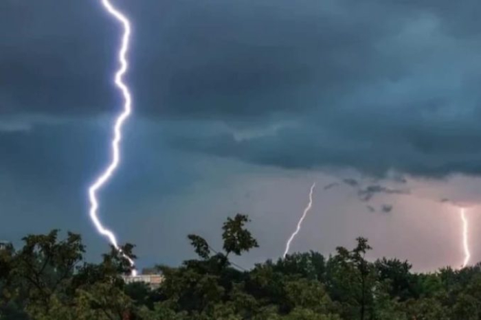 BMKG peringatkan cuaca ekstrem di Banten, hujan lebat disertai angin kencang di beberapa wilayah. Waspada bencana hidrometeorologi! (Istimewa)