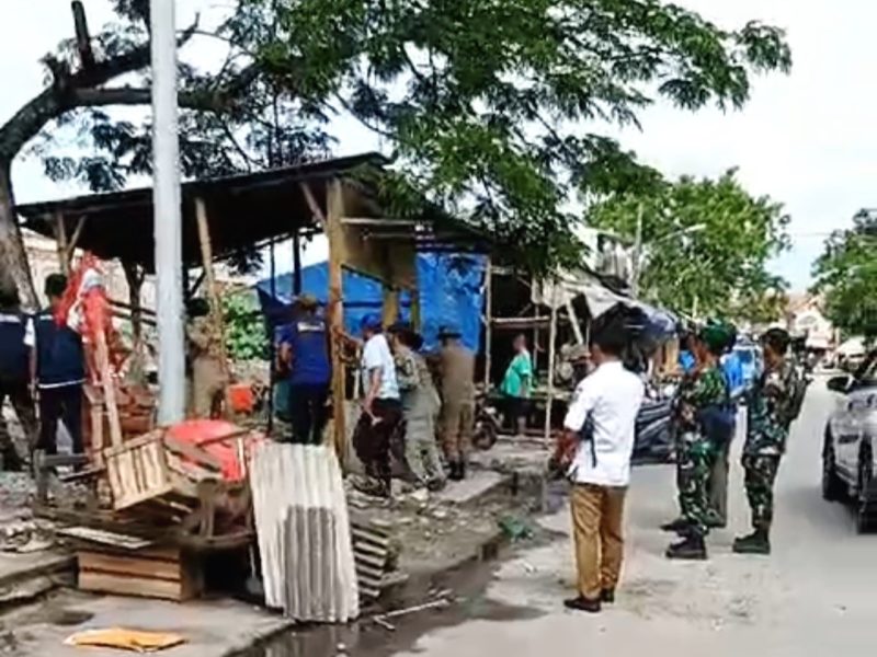 Pembongkaran PKL Pasar Kutabumi (metrosiar.com) 