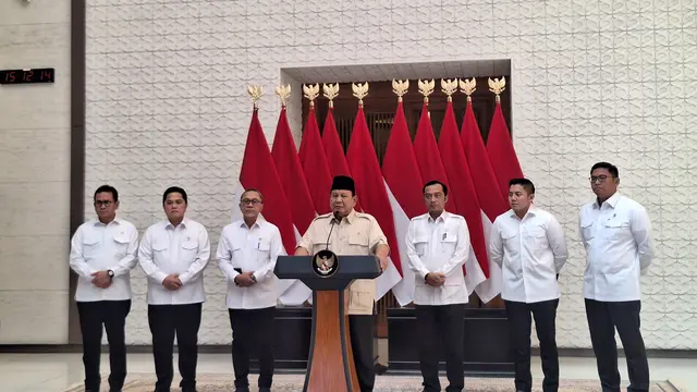Presiden Prabowo Subianto saat menggelar konferensi pers di Halim Perdana Kusumah. (Istimewa)