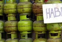 Antrian pembelian Gas LPG 3kg di pangkalan khusus penjualan Gas LPG