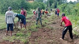 Gotong royong adalah budaya luhur bangsa yang harus dijaga dan dilestarikan. (Dok.Kodim0808/Blitar)