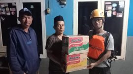 (Kiri ke kanan) Ketua RT Bapak Khodir Jailani, Warga Bapak Agus dan Arif Relawan Rumah Zakat Tangerang.