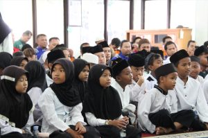 santunan anak tahfidz, yatim, dan dhuafa masyarakat desa ring 1 (Dok. PLTU 3 Lontar)