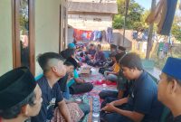 Warga Kp Kemiri Rt/Rw 001/001 Desa Kemiri Kecamatan Kemiri melaksanakan Riungan munggahan sebagai salah satu momentum tiap tahun menjelang bulan suci Ramadhan (Dok. Pribadi)