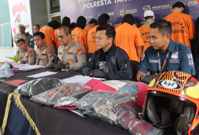 Polresta Tangerang bersama jajaran Polsek berhasil mengamankan 20 pelaku kejahatan curas, curat, dan curanmor (3C) dari berbagai wilayah. Para tersangka diamankan berdasarkan sembilan laporan polisi yang berhasil diungkap. (GemaBanten)