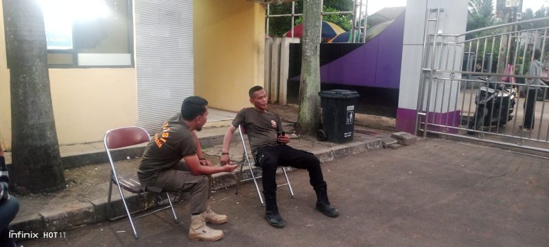 Satpol PP Kecamatan Kemiri telah melakukan berbagai kegiatan,termasuk patroli rutin untuk mencegah pelanggaran ketertiban umum. (Foto: Ahmad/ Metrosiar) 