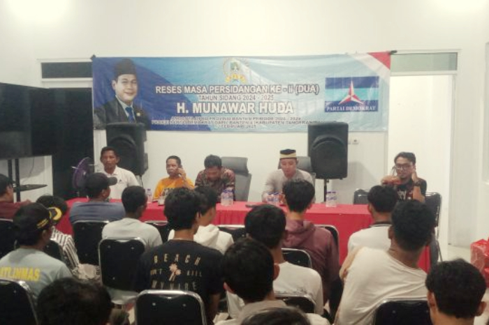 Karang Taruna Desa Banyu Asih audiensi dengan anggota DPRD Banten dari Demokrat Munawar Huda. (Istimewa)
