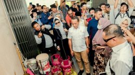 Menteri ESDM Bahlil Lahadalia saat sidak pangkalan gas LPG 3 kg di Pekanbaru, Riau, 5 Februari 2025. (Instagram/bahlillahadalia)
