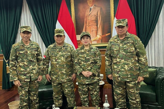 Presiden Prabowo Subianto, SBY, dan Jokowi dalam Upacara Parade Senja di Akmil Magelang, 27 Februari 2025. (Foto: Istimewa)