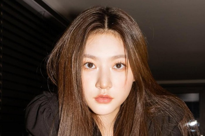 Kim Sae Ron, aktris Korea yang dikenal lewat perannya di Hi School Love On, ditemukan meninggal dunia pada 16 Februari 2025 di kediamannya pada usia 24 tahun. Kepergiannya mengejutkan banyak orang, terlebih setelah ia terlibat skandal menyetir dalam keadaan mabuk yang menyebabkan dirinya diterpa cancel culture. Meskipun begitu, sebelum meninggal, Kim Sae Ron tengah merencanakan comeback ke dunia hiburan dengan film Guitar Man serta membuka cafe bersama teman-temannya. Polisi masih menyelidiki penyebab kematiannya, namun tidak ada tanda-tanda kejahatan yang terlibat.