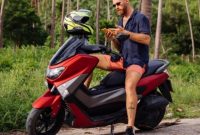 Ketika motor dimatikan dalam posisi miring, oli dalam mesin tidak berada pada posisi yang optimal. (Dok. Freepik) 