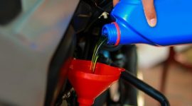 Jarak tempuh ideal untuk mengganti oli sepeda motor sebenarnya bergantung pada jenis oli dan penggunaan kendaraan (Dok. Freepik) 