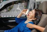 Salah satu bahaya terbesar dari tidur di dalam mobil dengan AC menyala adalah kemungkinan keracunan karbon monoksida (CO). (Dok. Freepik) 