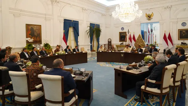 Presiden Prabowo Subianto ajak pengusaha ciptakan lapangan pekerjaan dan entaskan kemiskinan, sambut Ray Dalio di Istana Kepresidenan Jakarta. (BPMI Setpres)