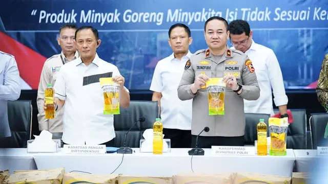 Bareskrim Polri resmi menetapkan satu tersangka terkait kasus temuan Minyakita bodong, yakni tidak sesuai kemasan 1 liter dan pemalsuan label. (Dok. Humas Polri)