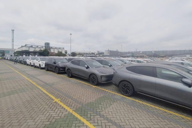 AION Indonesia kirim 1.000 unit mobil listrik Hyptec HT, menjawab antusiasme konsumen meski harga masih sulit dijangkau sebagian rakyat. (Foto: AION Indonesia)