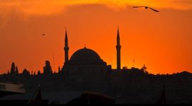 Keberkahan malam Nuzulul Quran juga disebutkan dalam QS. Al-Dukhan: 3, “Sesungguhnya Kami menurunkannya pada suatu malam yang diberkahi.” (Isitmewa)