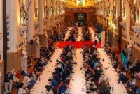 Raja Charles tunjukkan toleransi beragama dengan buka puasa bersama Muslim di Inggris, adzan pertama kali bergema di Kastil Windsor, Sabtu (8/3/2025). (Foto: Istimewa)