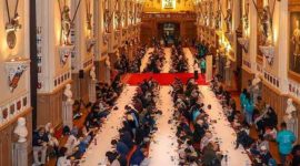 Raja Charles tunjukkan toleransi beragama dengan buka puasa bersama Muslim di Inggris, adzan pertama kali bergema di Kastil Windsor, Sabtu (8/3/2025). (Foto: Istimewa)