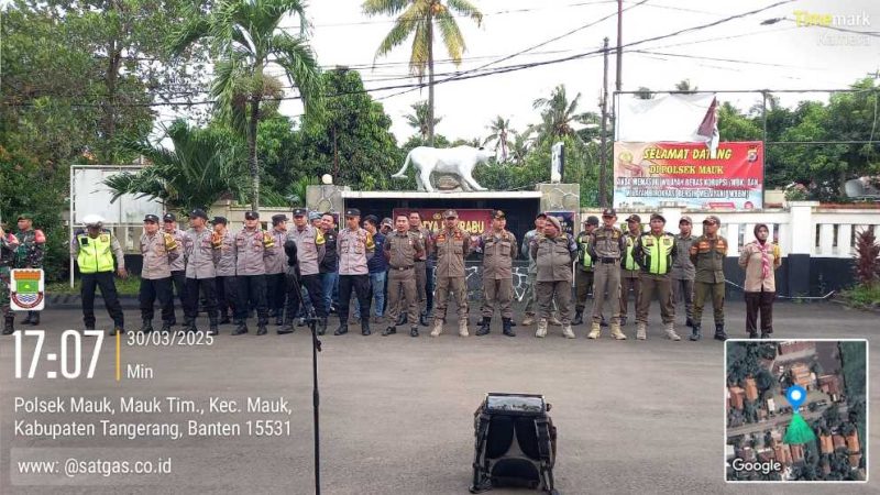 Potret Apel pengamanan malam takbir di halaman Polsek Mauk (Istimewa) 