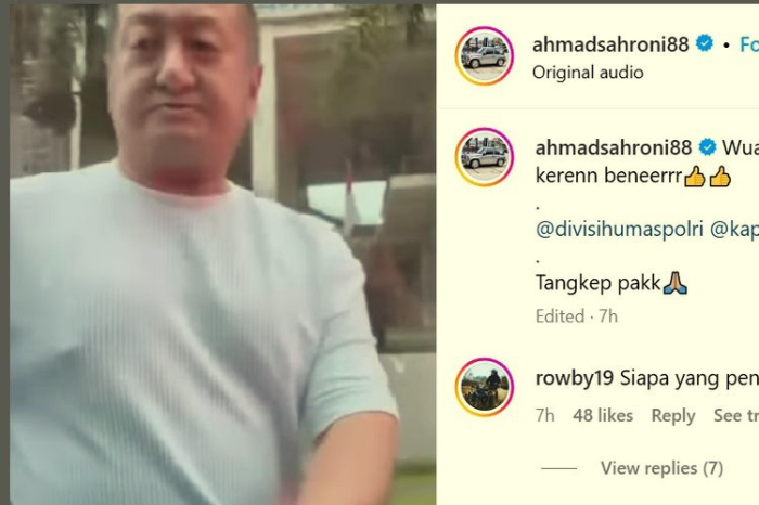 Sebuah video yang menampilkan seorang pria mengetuk kaca mobil dengan keras sambil memegang senjata api tengah ramai diperbincangkan di media sosial. Kejadian ini berlangsung di kawasan Kota Baru Parahyangan, Kabupaten Bandung Barat, Jawa Barat. (Tangkapan layar video di akun Instagram Ahmad Sahroni)