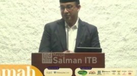 Anies Baswedan beri ceramah di ITB, serukan mahasiswa untuk terlibat aktif dalam demokrasi dan pentingnya berpikir kritis untuk masa depan bangsa. (TL YouTube Masjib Salman ITB)
