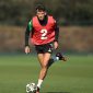 Bek Arsenal Benjamin William White alias Ben White saat latihan menjelang kunjungan mereka ke kandang PSV Eindhoven dalam lanjutan Babak 16 Besar Liga Champions. (Foto: facebook.com/Arsenal)