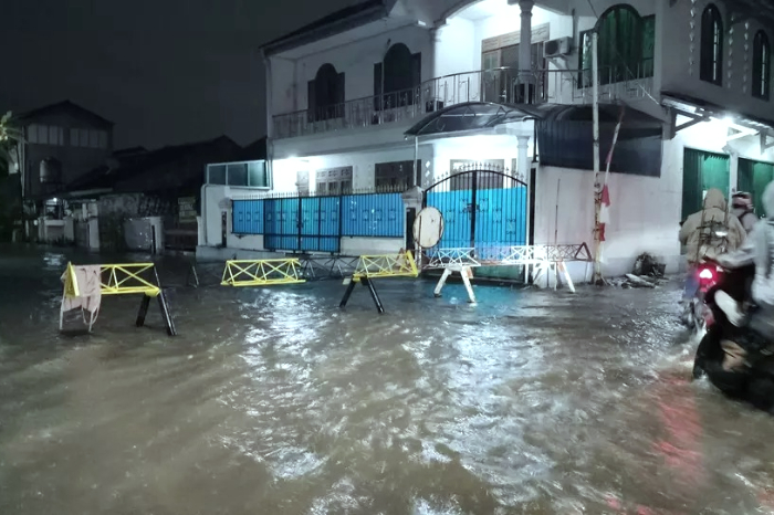 Ciledug Indah masih tergenang banjir. (Istimewa).