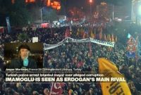 Penahanan Imamoglu berdampak pada penurunan bursa saham Turki, sementara nilai Lira terus merosot akibat ketidakpastian politik. (Tangkap Layar YouTube France24 English)