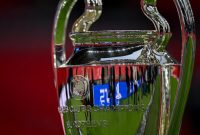 PSG lolos ke perempat final Liga Champions setelah menang adu penalti melawan Liverpool. Barcelona, Inter, dan Bayern juga melaju dengan meyakinkan. Potret Trofi Liga Champions Eropa. (Kredit via GI)