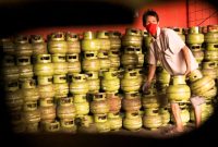 Potret Ilustrasi pengoplosan gas LPG 3 Kg di Kabupaten Bekasi, Bogor dan Tegal yang dibongkar Bareskrim Polri. (DOK. Ist)