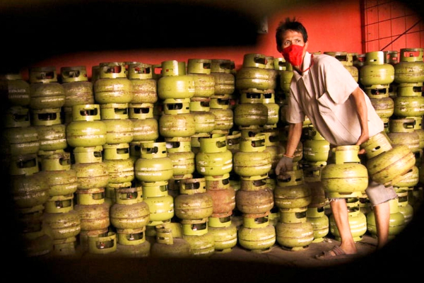 Potret Ilustrasi pengoplosan gas LPG 3 Kg di Kabupaten Bekasi, Bogor dan Tegal yang dibongkar Bareskrim Polri. (DOK. Ist)