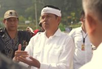 Gubernur Dedi Mulyadi memberikan jawaban tegas atas kritik terkait larangan study tour yang dilayangkan Kadis Disbudpar Cirebon, Dedi menekankan untuk mencegah eksploitasi pendidikan dan beban ekonomi orang tua. (YouTube KDM Channel)