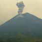 Potret erupsi Gunung Semeru, Kabupaten Lumajang, dengan kolom abu setinggi 1.200 meter, Sabtu (15/3/2025). //Dok. CCTV Semeru//