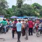 Persatuan Wartawan Fast Respon Conter Polri Nusantara Kabupaten Tangerang membagikan takjil. (Foto: Dok. FRN)