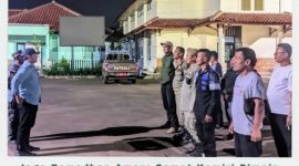 Patroli malam guna memastikan keamanan dan ketertiban masyarakat (Kamtibmas) selama bulan Ramadan di wilayah Kecamatan Kemiri. (Dok. Media Center Community Kecamatan Kemiri) 