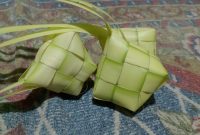Ketupat menjadi salah satu hidangan menjelang Kunutan. (Foto: Rizky Maulana/Metrosiar)