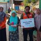 Rumah Zakat Tangerang Bersama Polsek Karawaci Salurkan Paket Makanan Fidyah untuk Masyarakat di Kota Tangerang. (Dok. Rumah Zakat Tangerang)