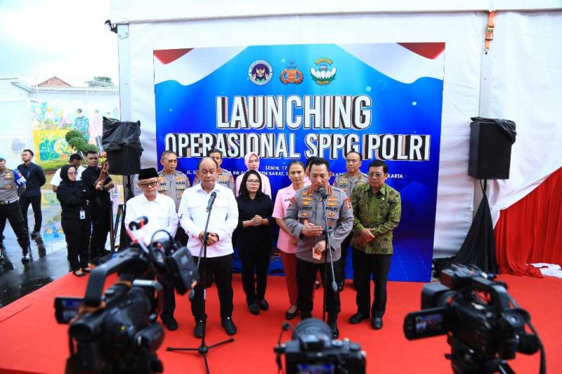 Foto: Kapolri Jenderal Listyo Sigit Prabowo telah meresmikan operasional SPPG Polri sebagai bentuk dukungan penuh terhadap program Makan Bergizi Gratis yang digagas Presiden Prabowo Subianto. (Dok. Humas). 