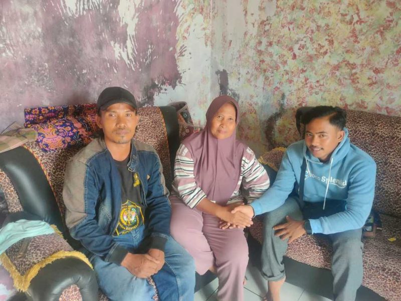 Foto: Permohonan maaf Penjual dan Pembeli gabah didampingi Ketua PB Korcam Kemiri (Dok. Kusnadi Bokir) 