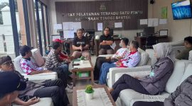 Sejumlah aktivis dan masyarakat sipil menyoroti proyek-proyek fiktif dan mark-up yang terjadi dalam anggaran Dishub Banten. (Dok. Samudi) 