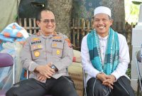 Kapolresta Tangerang Kombes Pol Baktiar Joko Mujiono melaksanakan silaturahmi dengan tokoh agama MUI Kecamatan Kresek, KH. Abdul Muid. (Humas) 