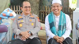 Kapolresta Tangerang Kombes Pol Baktiar Joko Mujiono melaksanakan silaturahmi dengan tokoh agama MUI Kecamatan Kresek, KH. Abdul Muid. (Humas) 