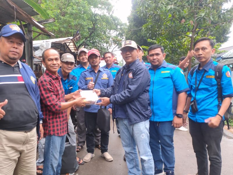 Karang Taruna Cibodas berbagi kebahagiaan. (Dok. Pribadi)
