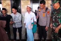Foto: Kapolsek Kronjo AKP I Nyoman Nariana, S.M. bersama Arul, selaku Pimpinan Redaksi Jejakindonesia. (Dok. Istimewa) 