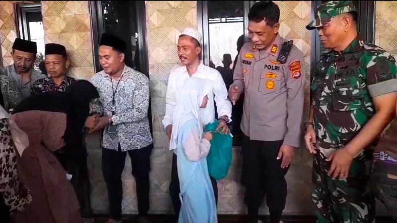 Foto: Kapolsek Kronjo AKP I Nyoman Nariana, S.M. bersama Arul, selaku Pimpinan Redaksi Jejakindonesia. (Dok. Istimewa) 