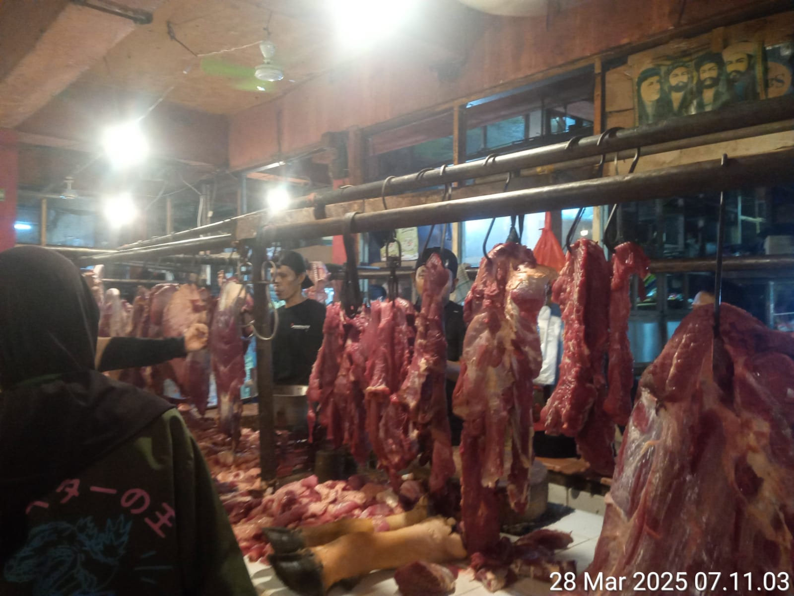 Pantauan Jurnalis Metrosiar memperlihatkan suasana pasar Grogol Jakarta Barat yang masih sepi pengunjung menjelang Idulfitri 1146 Hijriah.