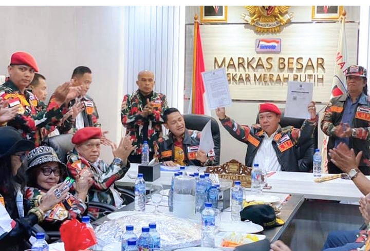 Sesuai AHU dari Menkum H. Arsyad Cannu diakui Pemerintah sebagai Ketua Umum Laskar Merah Putih yang sah.