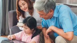 Parenting VOC adalah gaya pengasuhan yang menekankan kedisiplinan dan penerapan aturan yang ketat. (Freepik)