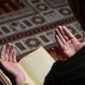 Potret ilustrasi doa dan amalan di malam Nuzulul Qur'an (NET)